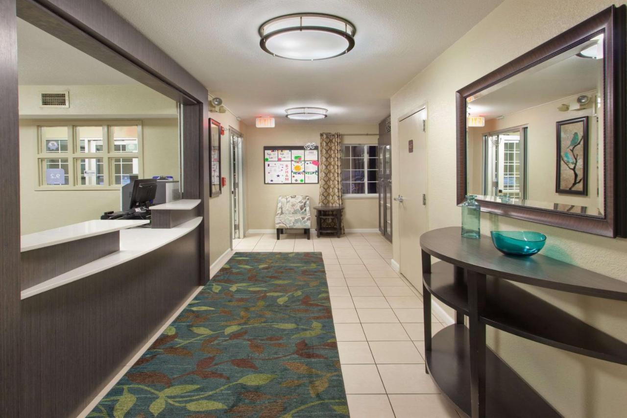 Sonesta Simply Suites Cleveland North Olmsted Airport Εξωτερικό φωτογραφία
