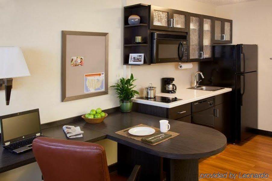 Sonesta Simply Suites Cleveland North Olmsted Airport Εξωτερικό φωτογραφία