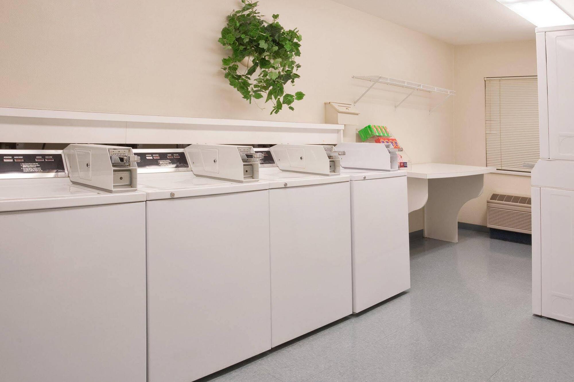 Sonesta Simply Suites Cleveland North Olmsted Airport Εξωτερικό φωτογραφία